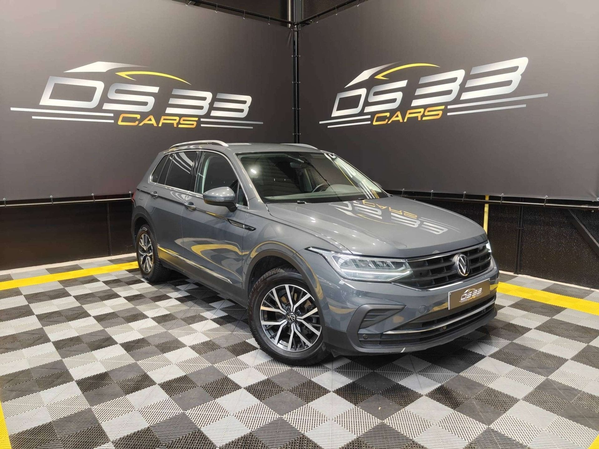 Volkswagen Tiguan 1.5 TSI Life DSG/LED/AdCruise/Zetel+Stuurv, Autos, Argent ou Gris, Achat, Entreprise, Noir