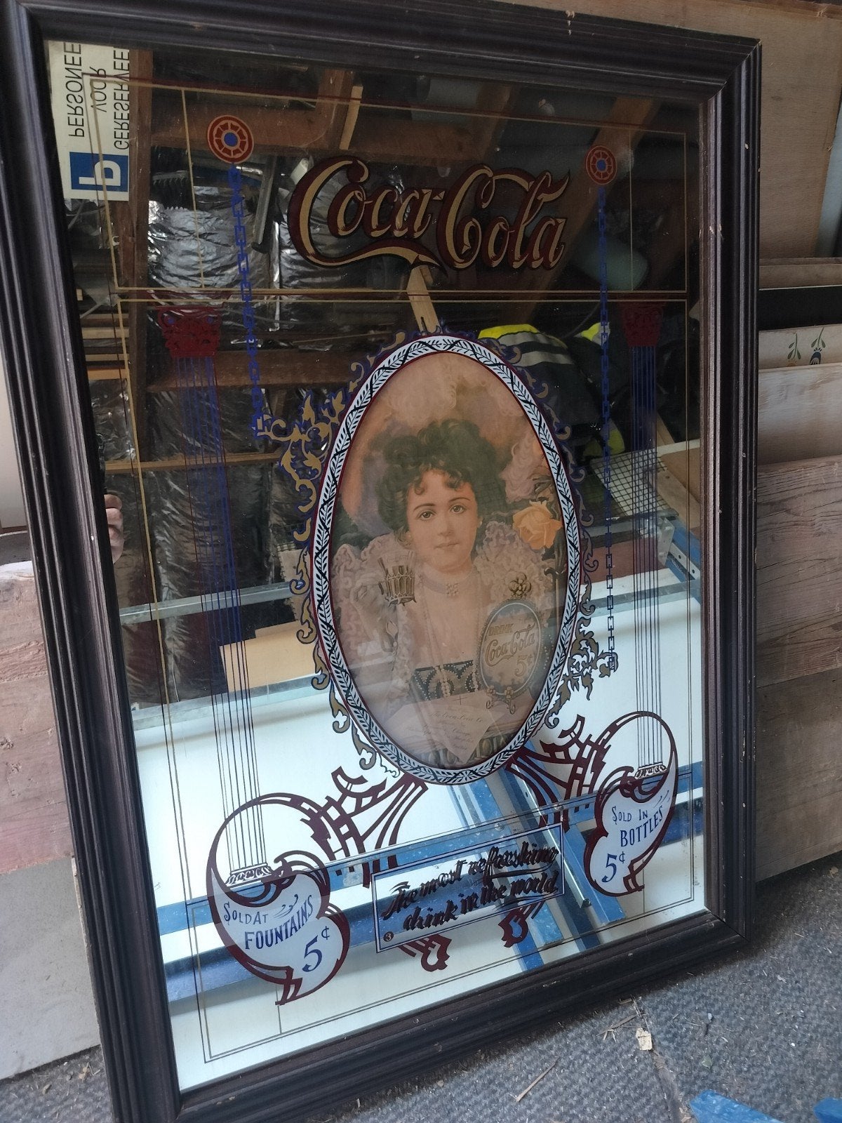 Reclame spiegel van Coca Cola, Ophalen