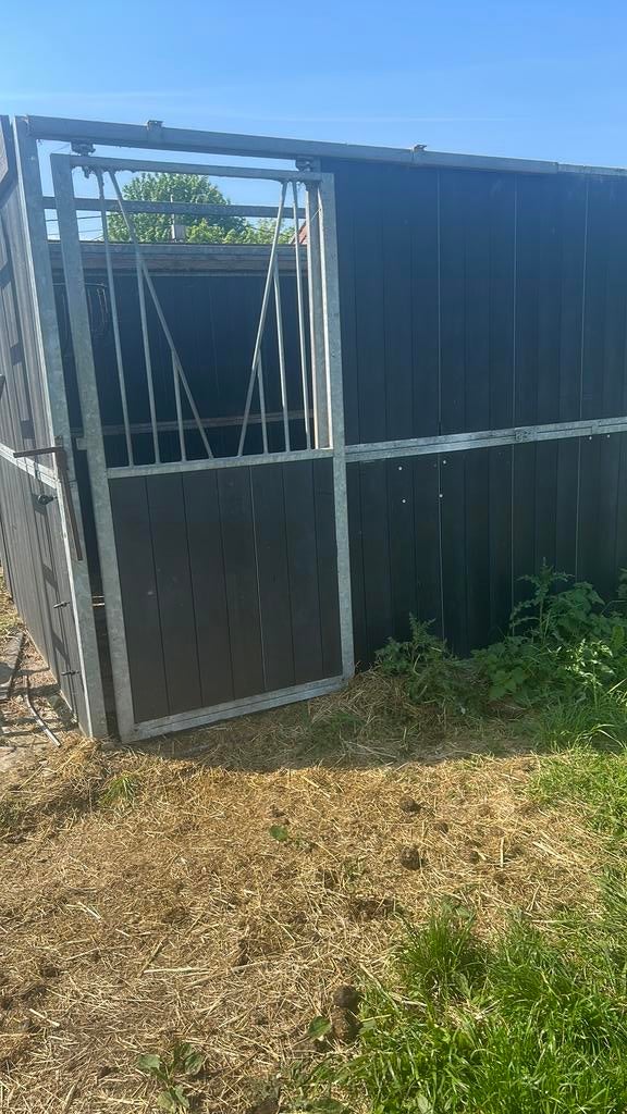 Paardenstal, Dieren en Toebehoren