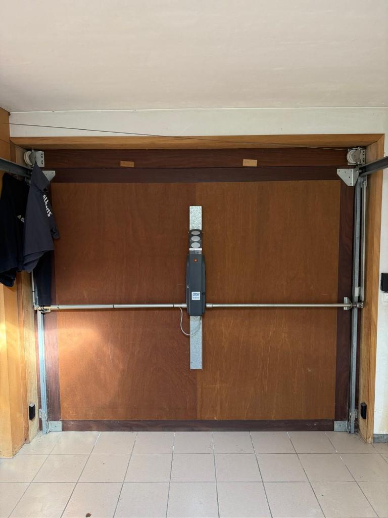 Automatische garage poort + raam en deur, Doe-het-zelf en Bouw, Ophalen, Gebruikt, 120 cm of meer, Garagedeur