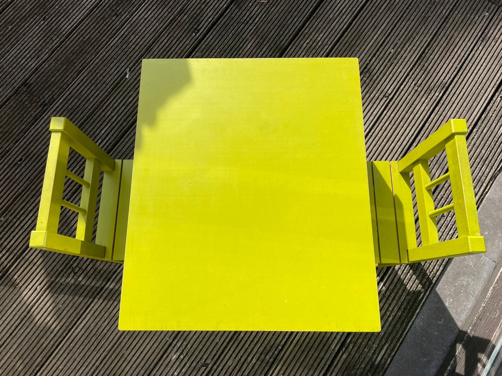 Petite table accompagnée de 2 petites chaises, pour enfants, Enfants & Bébés, Enlèvement, Utilisé