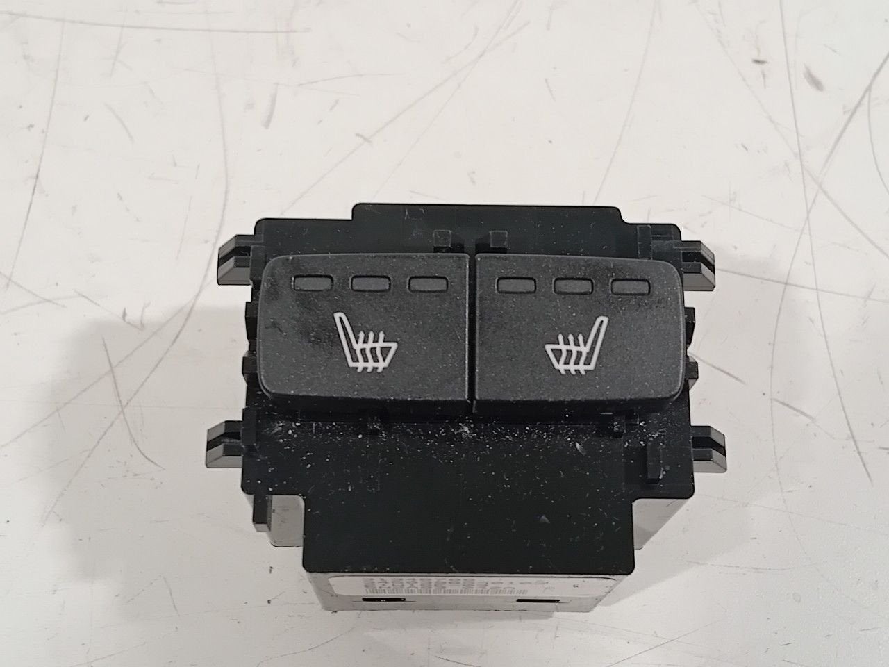 Stoelverwarming schakelaar Volvo XC60, Onderdelen@venauto.nl, Van der Ven Autorecycling B.V., Ettenseweg 76, 4706 PB Roosendaal, The Netherlands