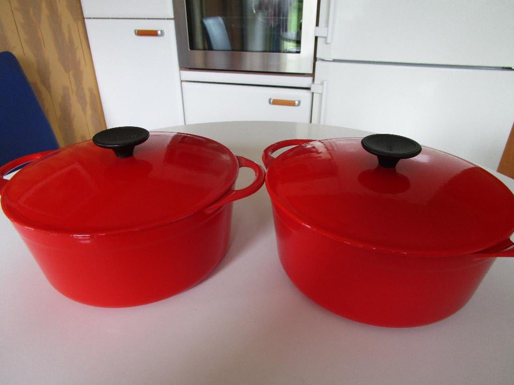 2 casseroles en fonte "Cousances" dim  22 cm., Enlèvement, Comme neuf, Fonte, Plaque céramique