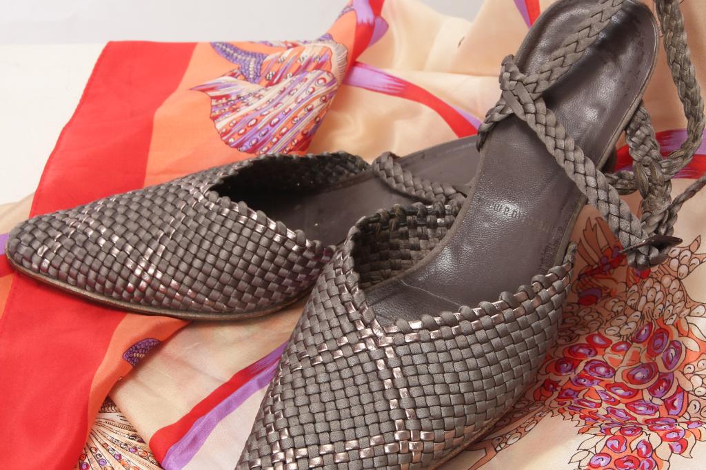 lichtgrijze gevlochten schoentjes Danielle Tucci 38 1/2, Kleding | Dames, Schoenen, Ophalen of Verzenden, Danielle Tucci, Grijs