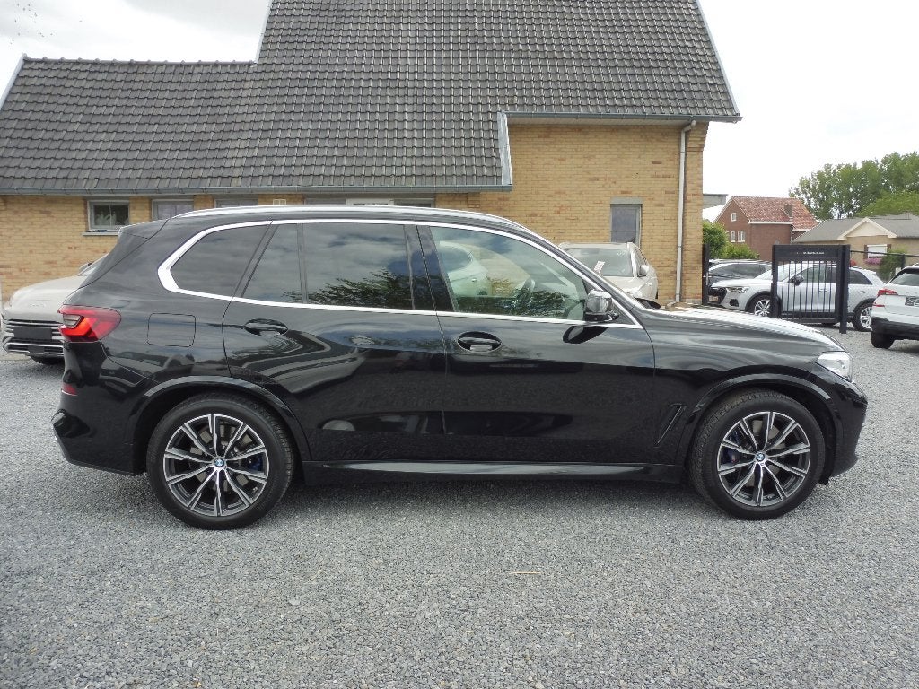 BMW X5 xDrive 45e M Pakket luchvering Laser 360 Camera zwart, Auto's, BMW, Dealer onderhouden, Lichtsensor, Zwart, Leder