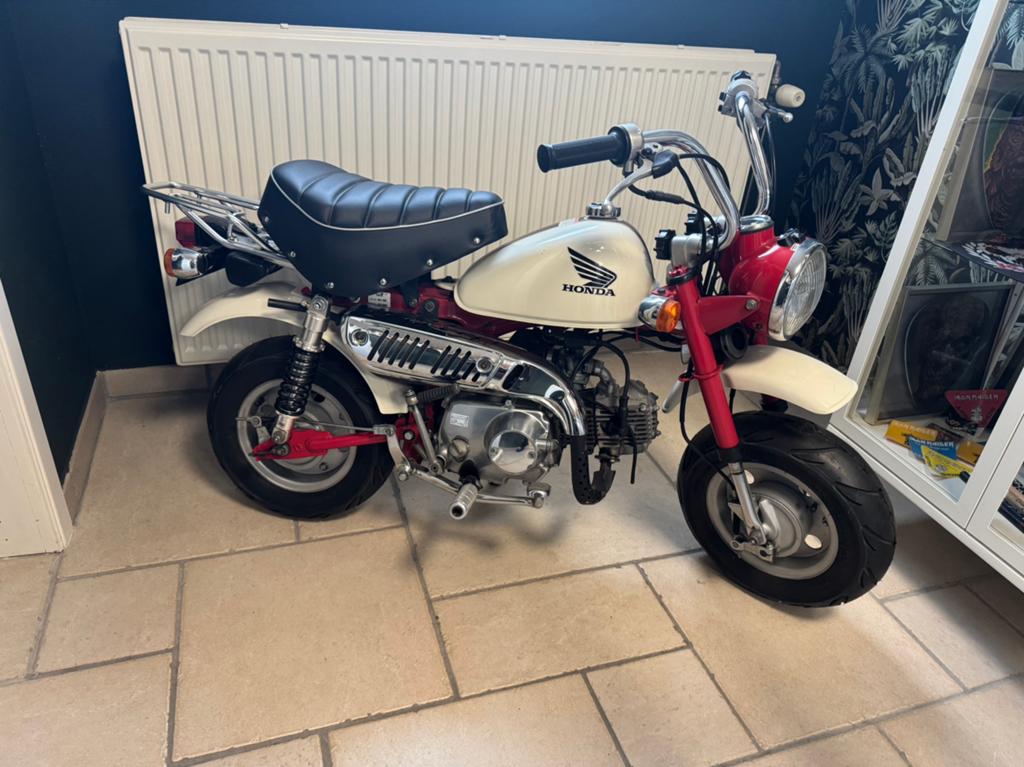 Honda monkey j6, Fietsen en Brommers, Minibikes, Midibikes en Pitbikes, Zo goed als nieuw, Ophalen of Verzenden
