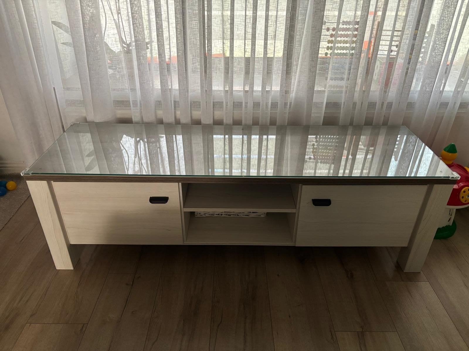 TV kast met glasplaat, Ophalen