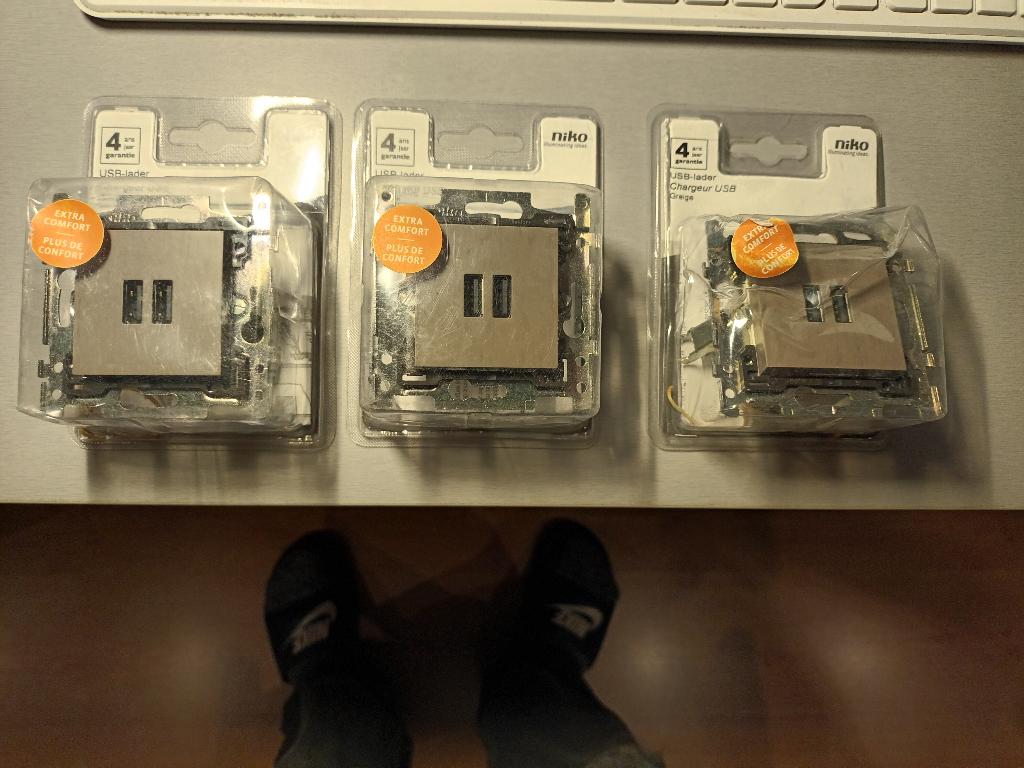 USB LADER NIKO, Doe-het-zelf en Bouw, Ophalen, Nieuw