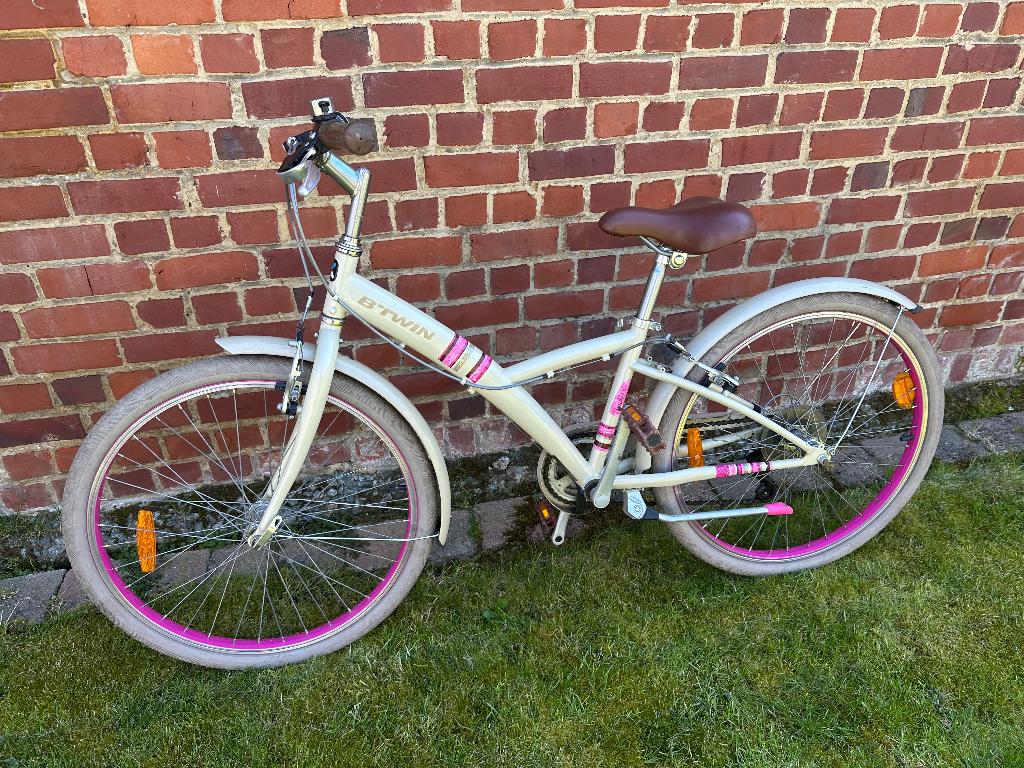 Meisjesfiets b-twin 24 inch, Fietsen en Brommers, Ophalen, Zo goed als nieuw, 24 inch, B-twin