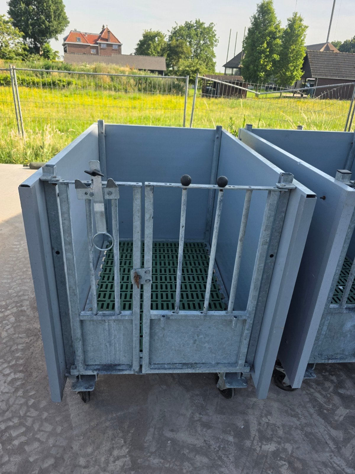 Kalverhok, kalverbox, eenlingbox, kalveriglo, kalverhut