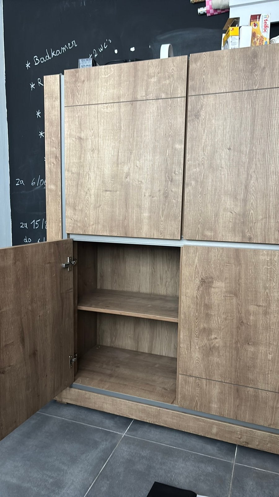 Stevige kast - 4 deuren, Huis en Inrichting, Ophalen, Gebruikt, Minder dan 150 cm, 100 tot 150 cm