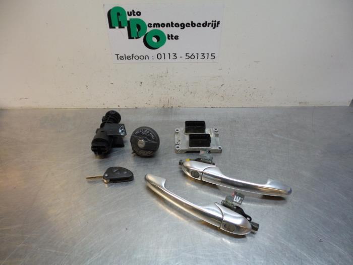 Serrure de contact + ordinateur d'un Alfa Romeo 147, -, 3 mois de garantie, Utilisé, Alfa Romeo
