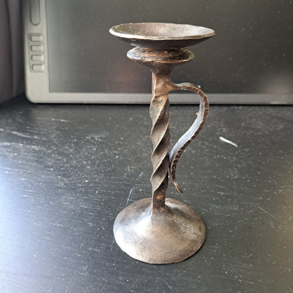 Hand-forged candlestick, made of wrought iron. 19 century., Huis en Inrichting, Woonaccessoires | Kandelaars en Kaarsen, Ophalen of Verzenden