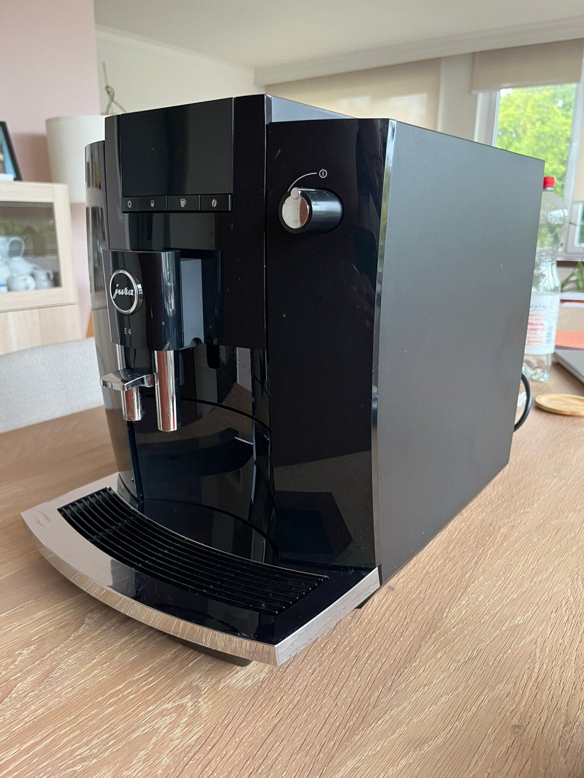 JURA E4, Electroménager, Réservoir d'eau amovible, Enlèvement ou Envoi, Café en grains, Comme neuf
