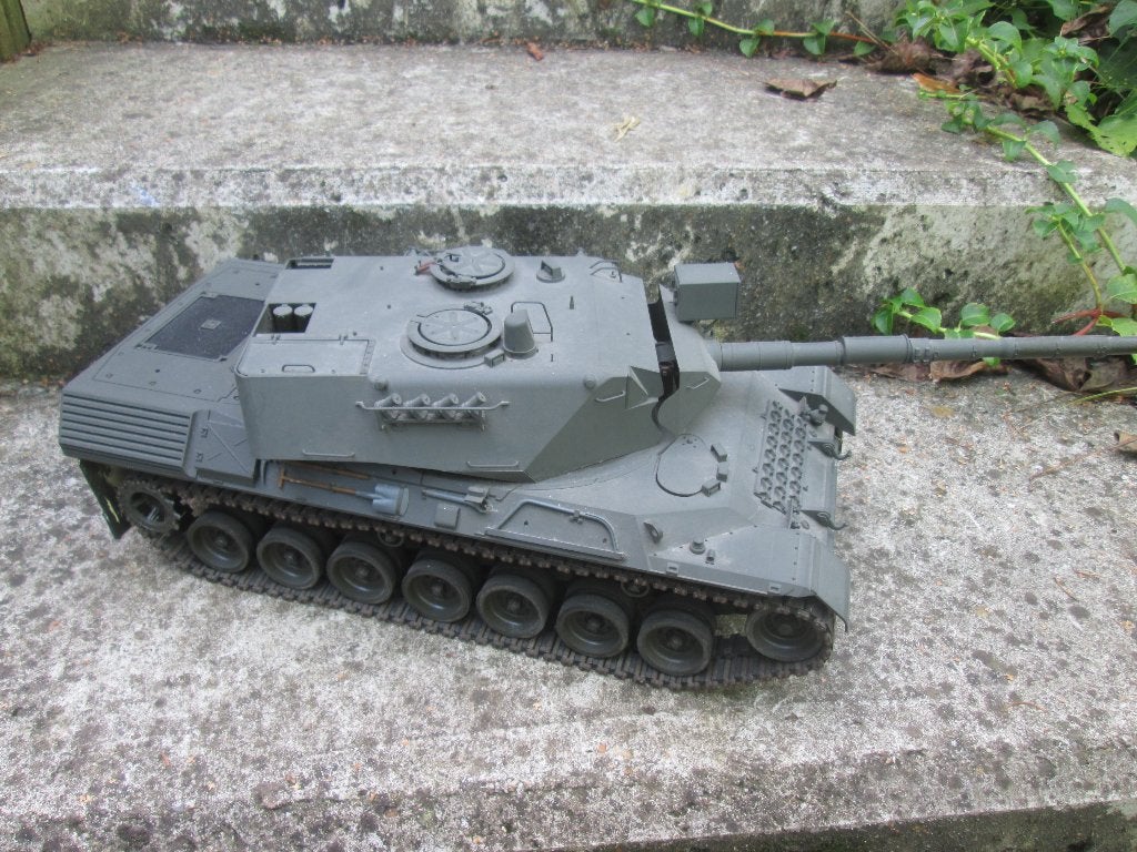 Tank mechanisch plastic en metaal groot model, decoratief., Ophalen of Verzenden