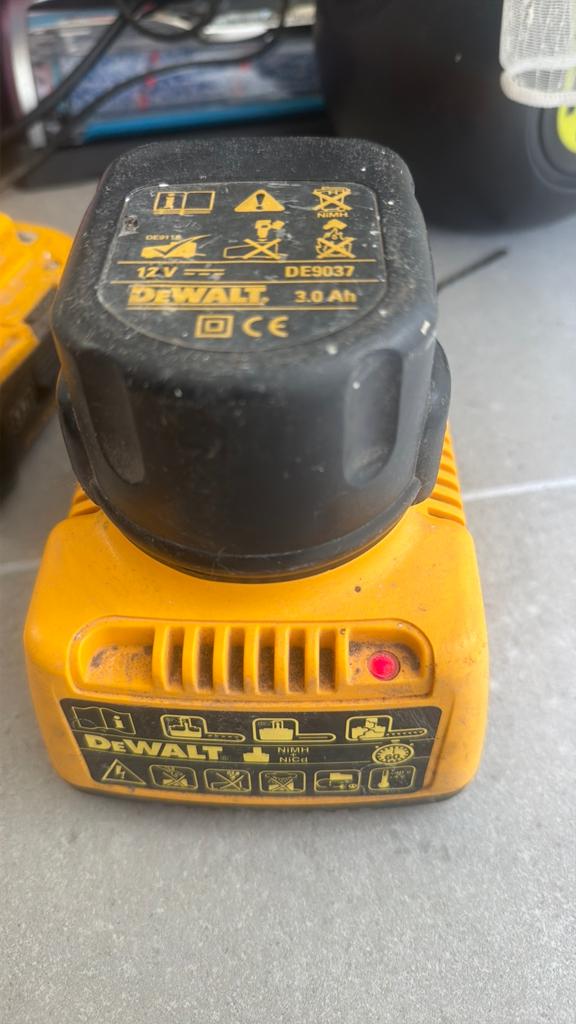 Dewalt  DE9116 oplader, Doe-het-zelf en Bouw, Ophalen, Zo goed als nieuw