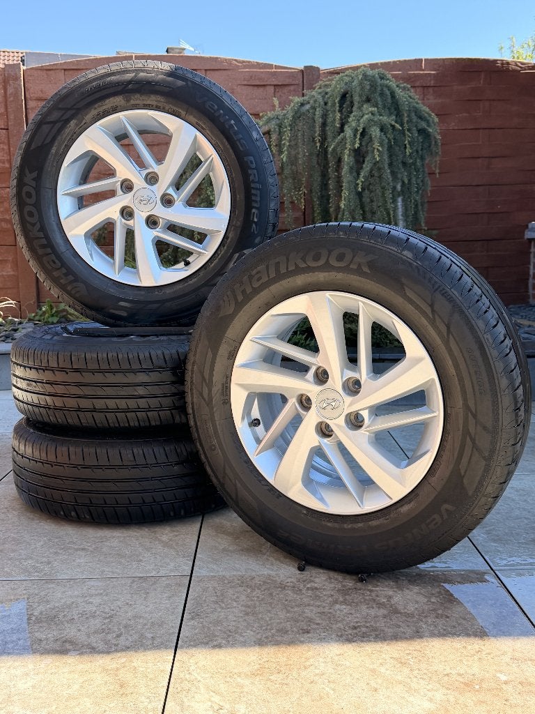 Originele 16" Hyundai Tucson VELGEN en banden, Auto diversen, Wieldoppen, Ophalen