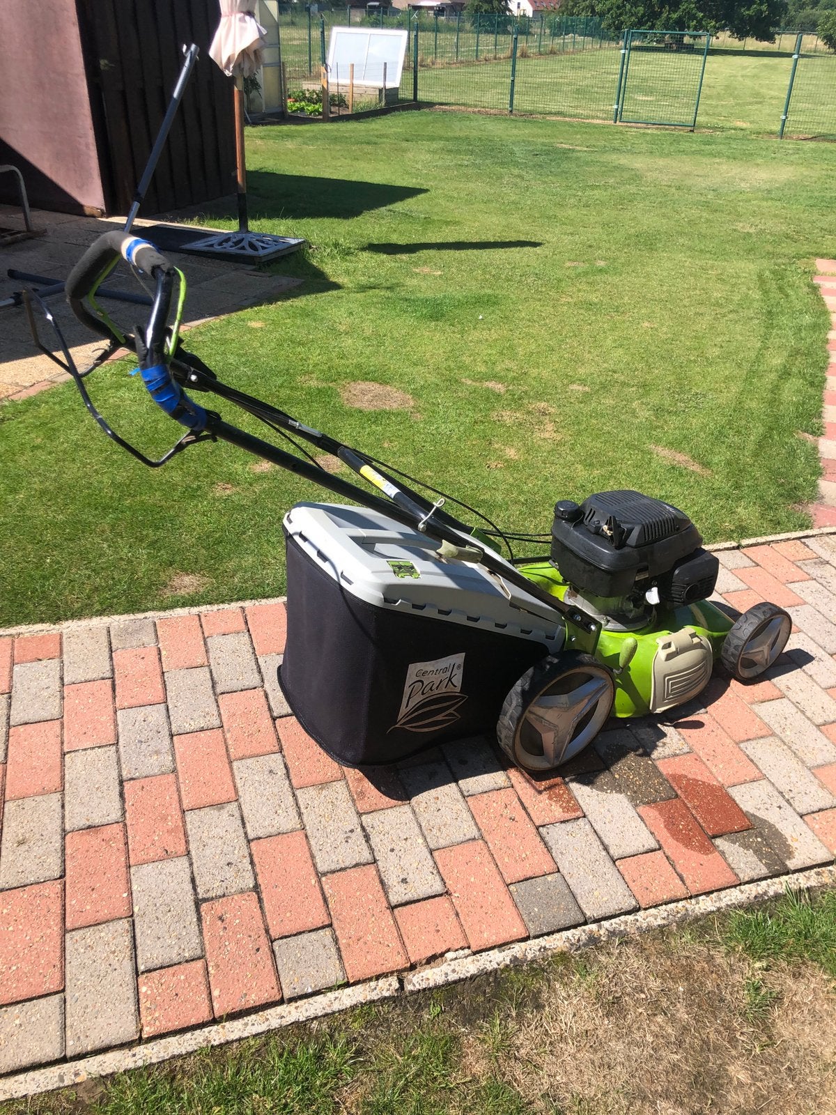 Gras machine op benzine, Tuin en Terras, Grasmaaiers, Ophalen, Cirkelmaaier, Gebruikt, 50 cm of meer