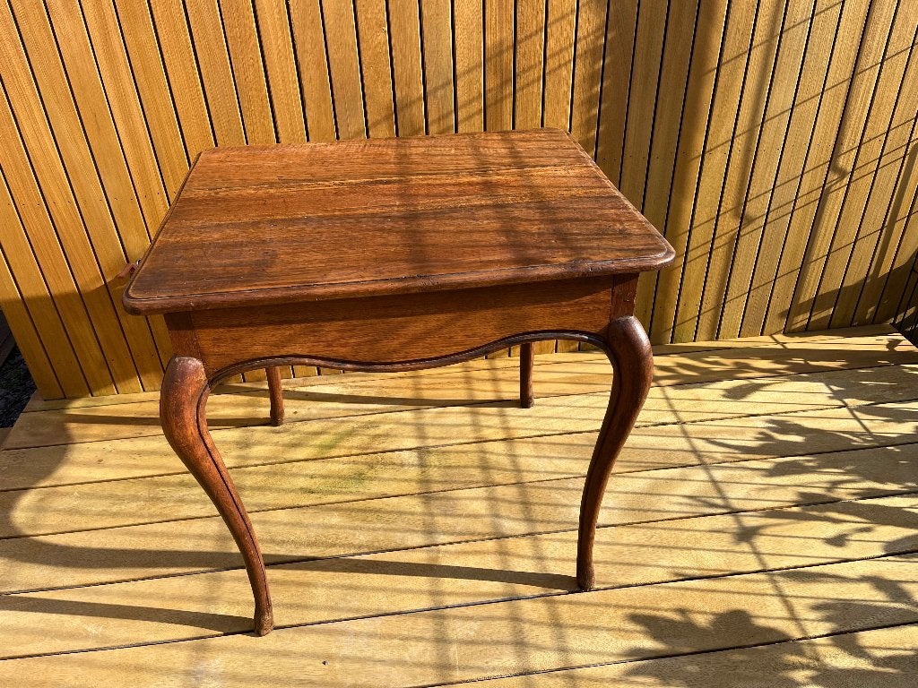 Petite table ancienne, Enlèvement