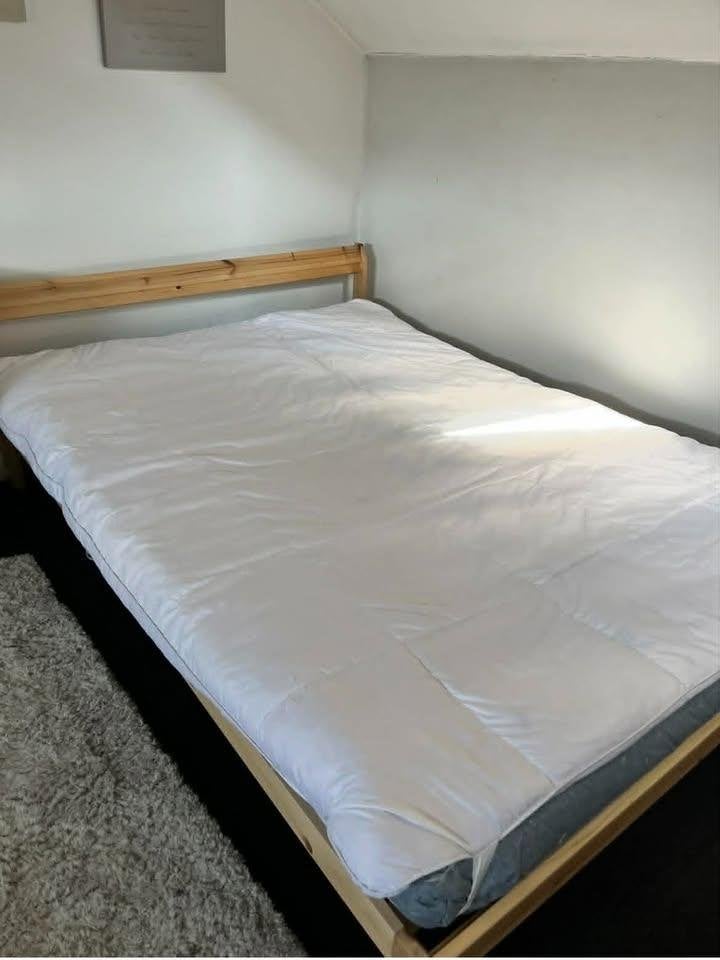 Lit 1m40 complet + surmatelas pur duvet, Maison & Meubles, Autres couleurs, Enlèvement, 200 cm, Bois