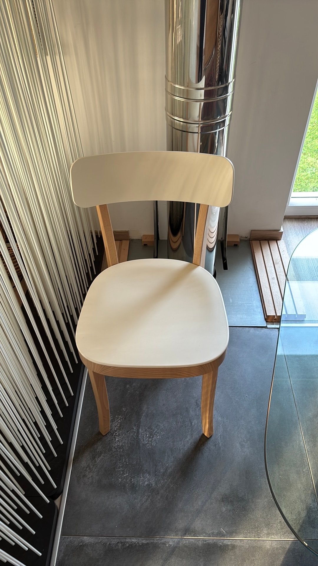 VITRA Basel stoel, Huis en Inrichting, Ophalen, Gebruikt, Wit, Design