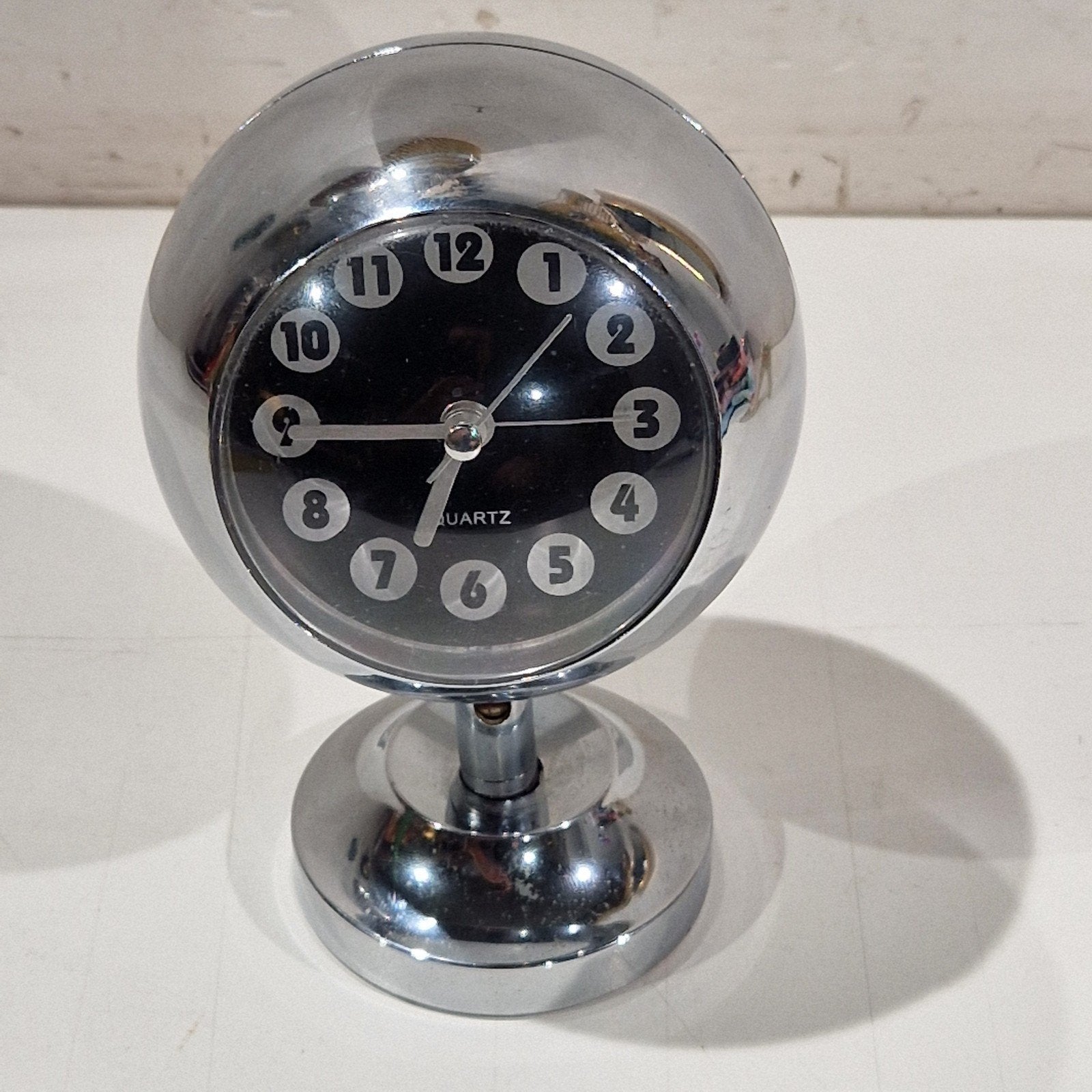 Space age chroom eye ball quartz wekker horloge ,  eyeball, Huis en Inrichting, Woonaccessoires | Klokken, Ophalen of Verzenden