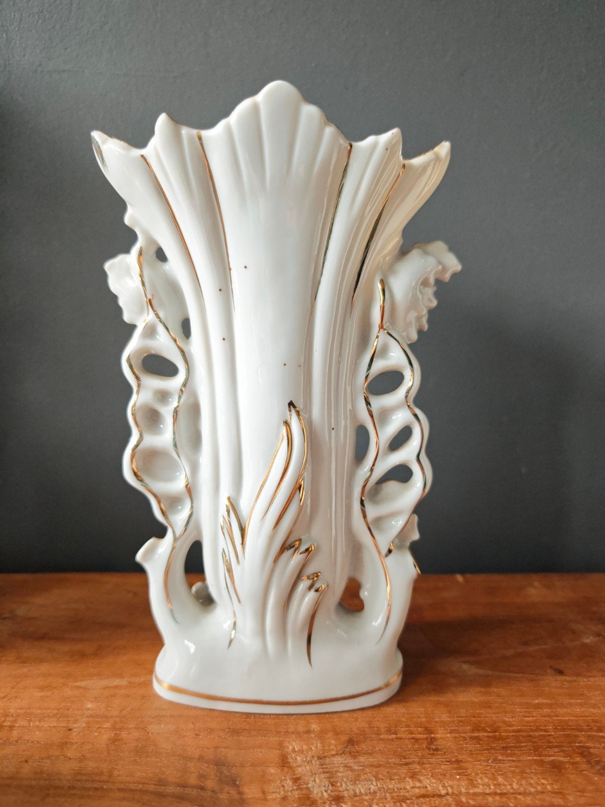 Vase vintage en porcelaine blanche avec grappes de raisins, Enlèvement