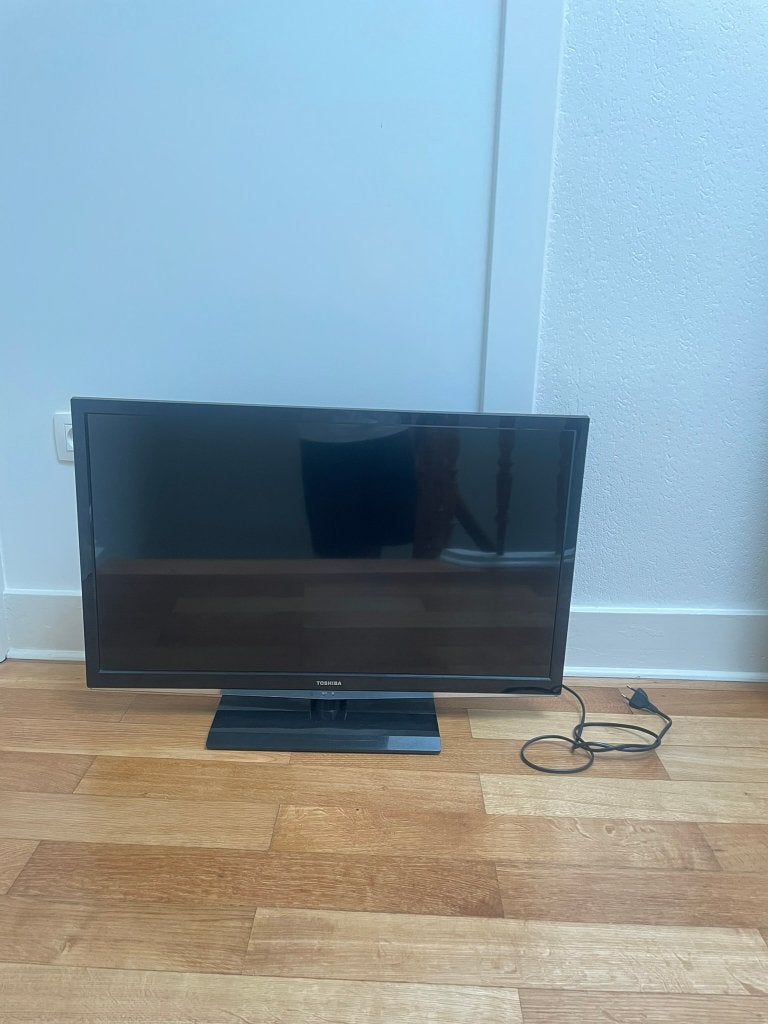 Toshiba TV, Audio, Tv en Foto, Televisies, Ophalen, LCD, 60 tot 80 cm, Gebruikt
