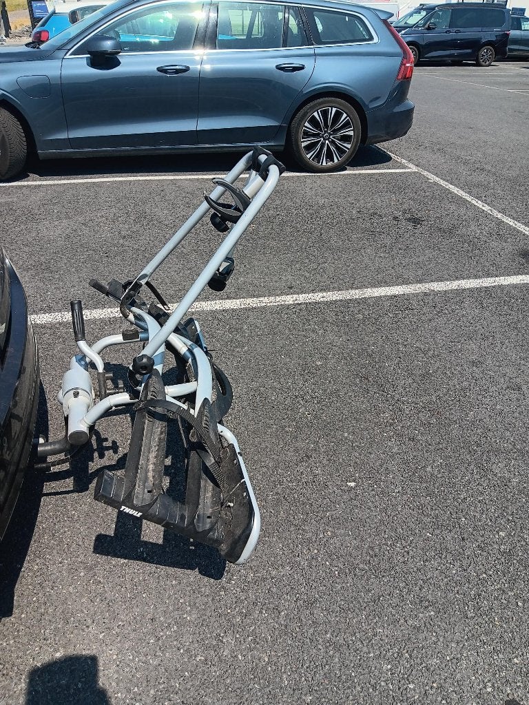Porte-vélos Thule pour 2 vélos, Autos : Divers, Porte-vélos, Utilisé, Support d'attelage, 2 vélos, Pneus larges, Vélo électrique
