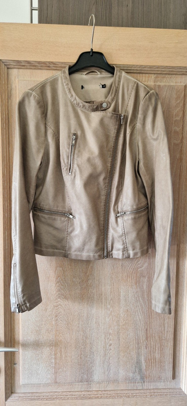 Jas in namaak leder - in goede staat - maat medium, Kleding | Dames, Ophalen of Verzenden
