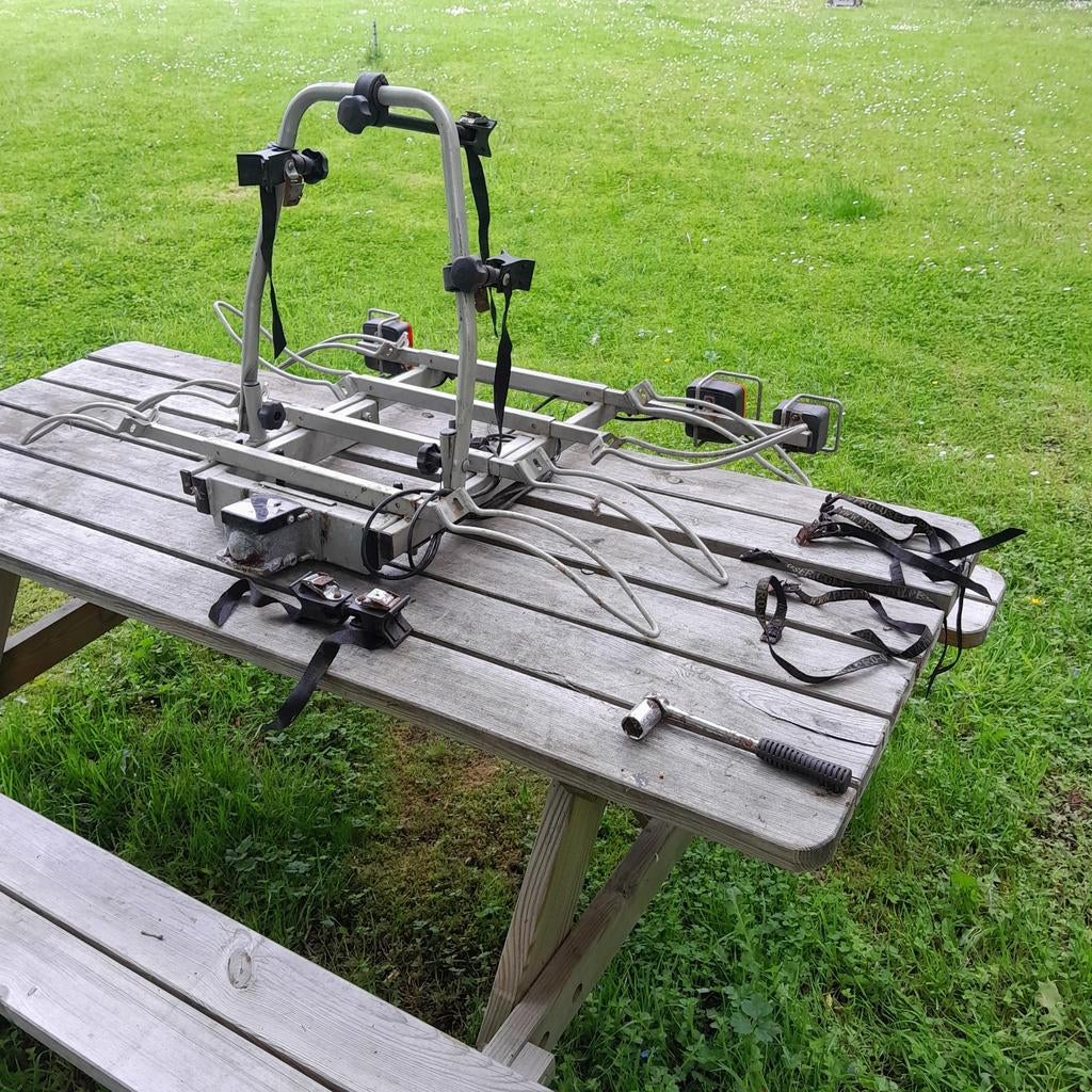 Porte vélo 4 vélo en métal