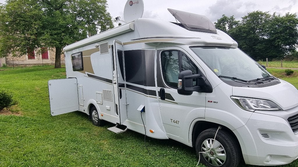 CARADO T447 Motorhome, Caravanes & Camping, Camping-cars, Particulier, jusqu'à 5, Semi-intégral, Carado, Fiat, 7 à 8 mètres, Diesel