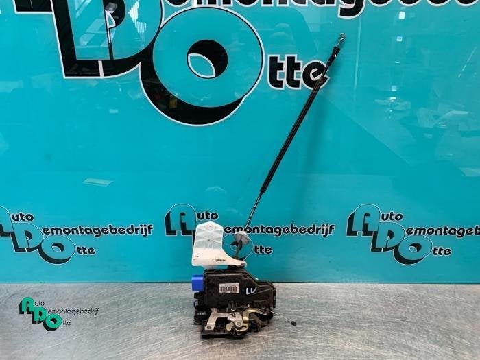 Serrure portière mécanique 2portes gauche d'un Volkswagen, Volkswagen, -, 3 mois de garantie, Utilisé