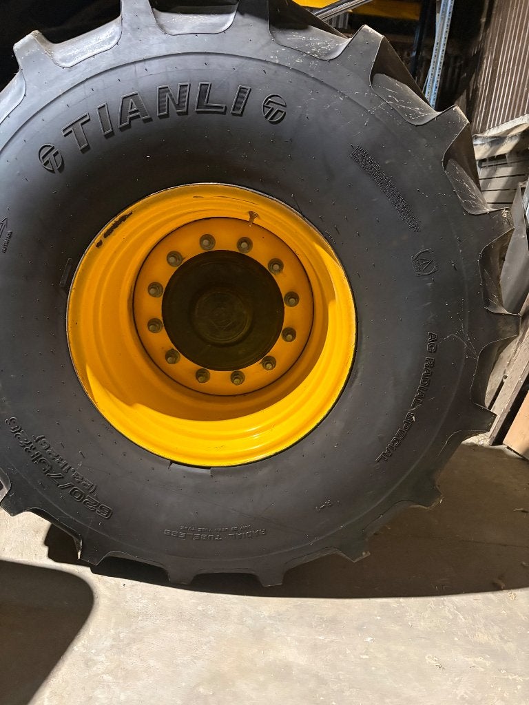 Pneus 620/75R26 avec jantes 12 Trous JCB, Articles professionnels, Enlèvement ou Envoi