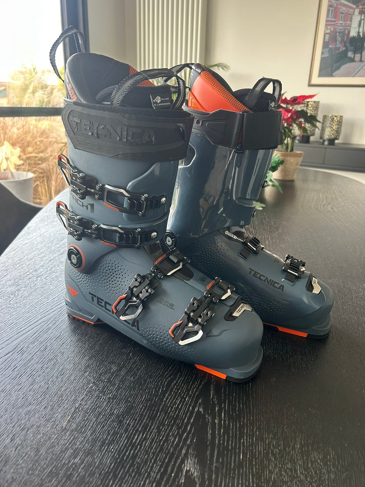 Pakket ski’s, botten, stokken en helm in perfecte staat!, Sports & Fitness, Ski & Ski de fond, 160 à 180 cm, Skis, Comme neuf