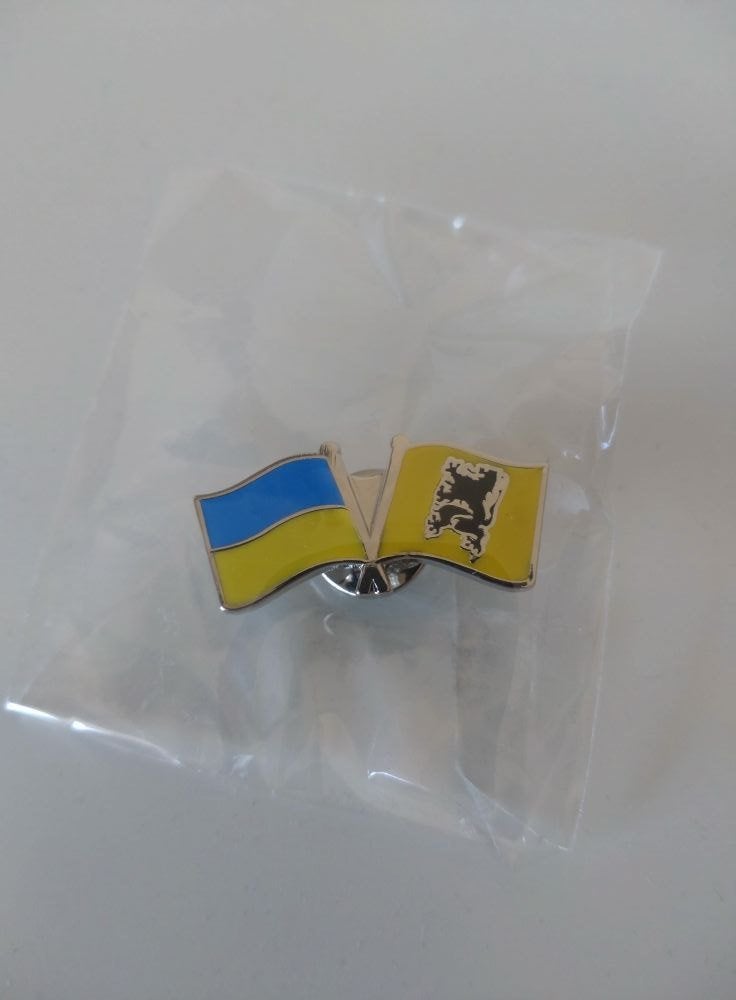 Pin Vlaanderen en Oekraine, Verzamelen, Speldjes, Pins en Buttons, Ophalen of Verzenden, Nieuw, Stad of Land, Speldje of Pin
