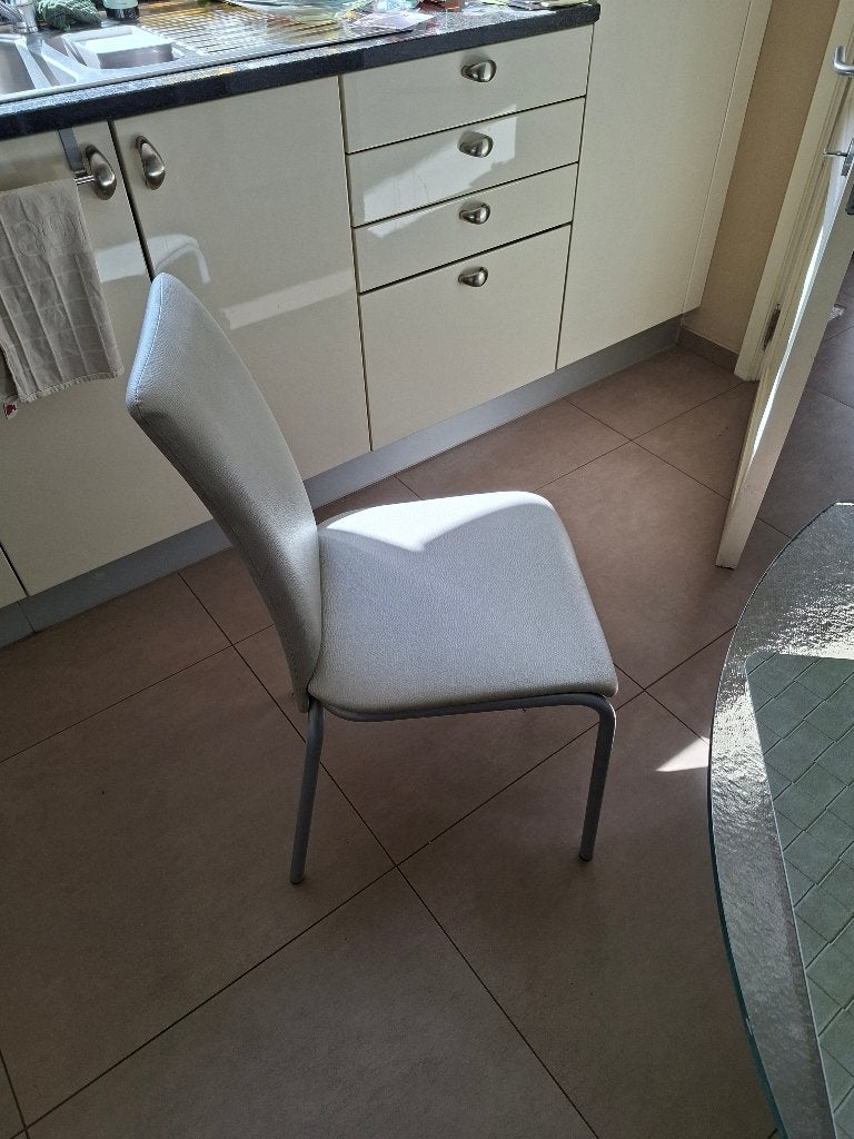 stoelen, Ophalen, Kunststof, Zo goed als nieuw, Vier