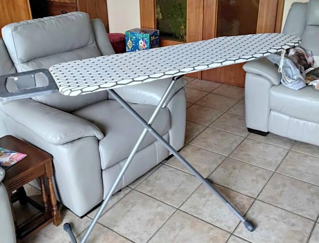 Planche à repasser  37cm de largeur, Electroménager, Enlèvement, Comme neuf
