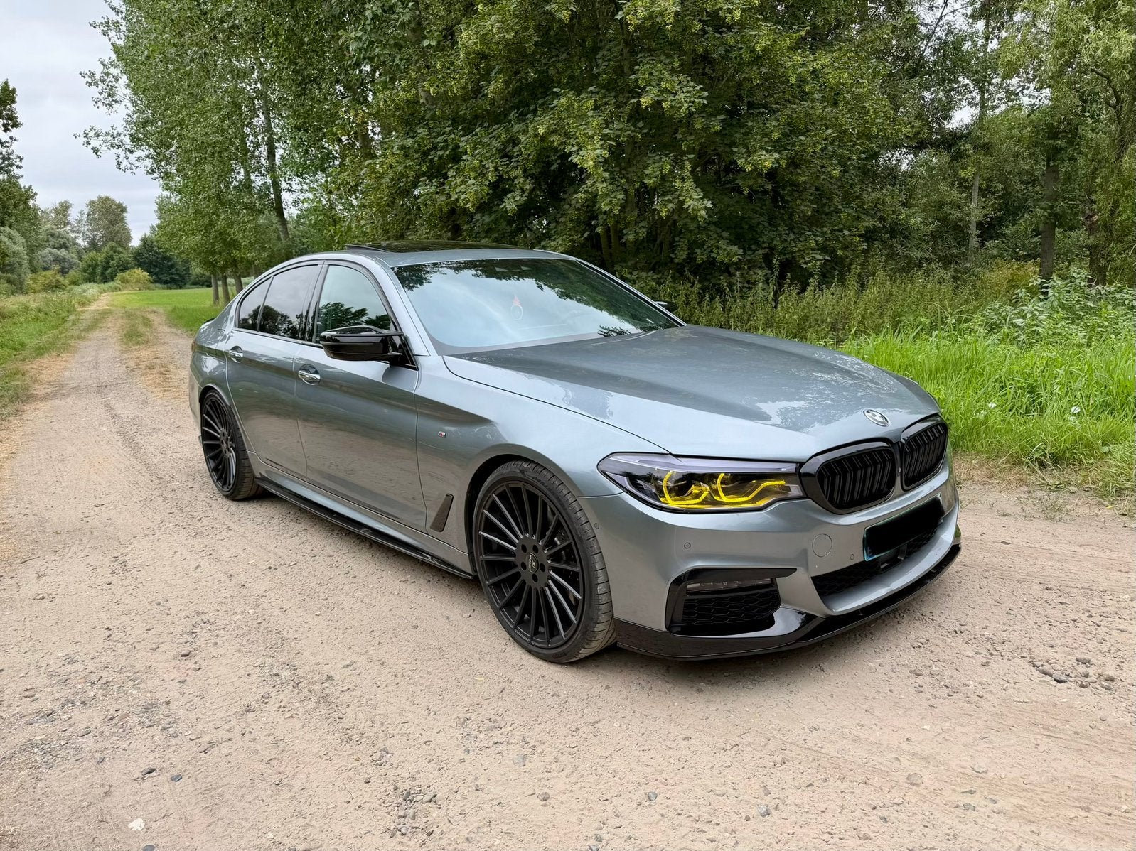 Bmw 540i 610pk Hybrid-Turbo B&W Music PANO HUD 360Camera, Autos, Cuir, Argent ou Gris, Entreprise, Entretenue par le concessionnaire
