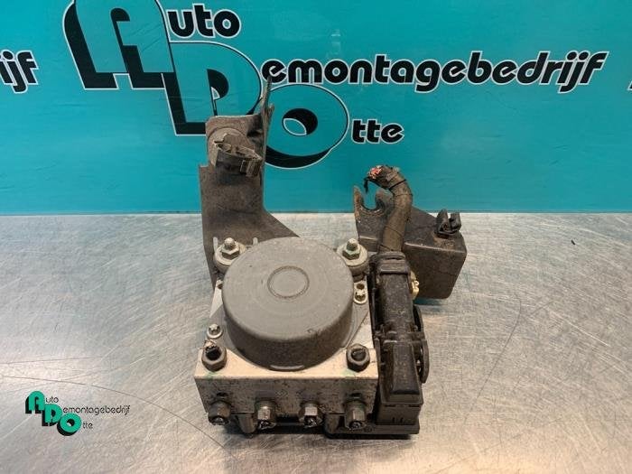 Pompe ABS d'un Dacia Logan (Logan 1 04-), Dacia, -, 3 mois de garantie, Utilisé
