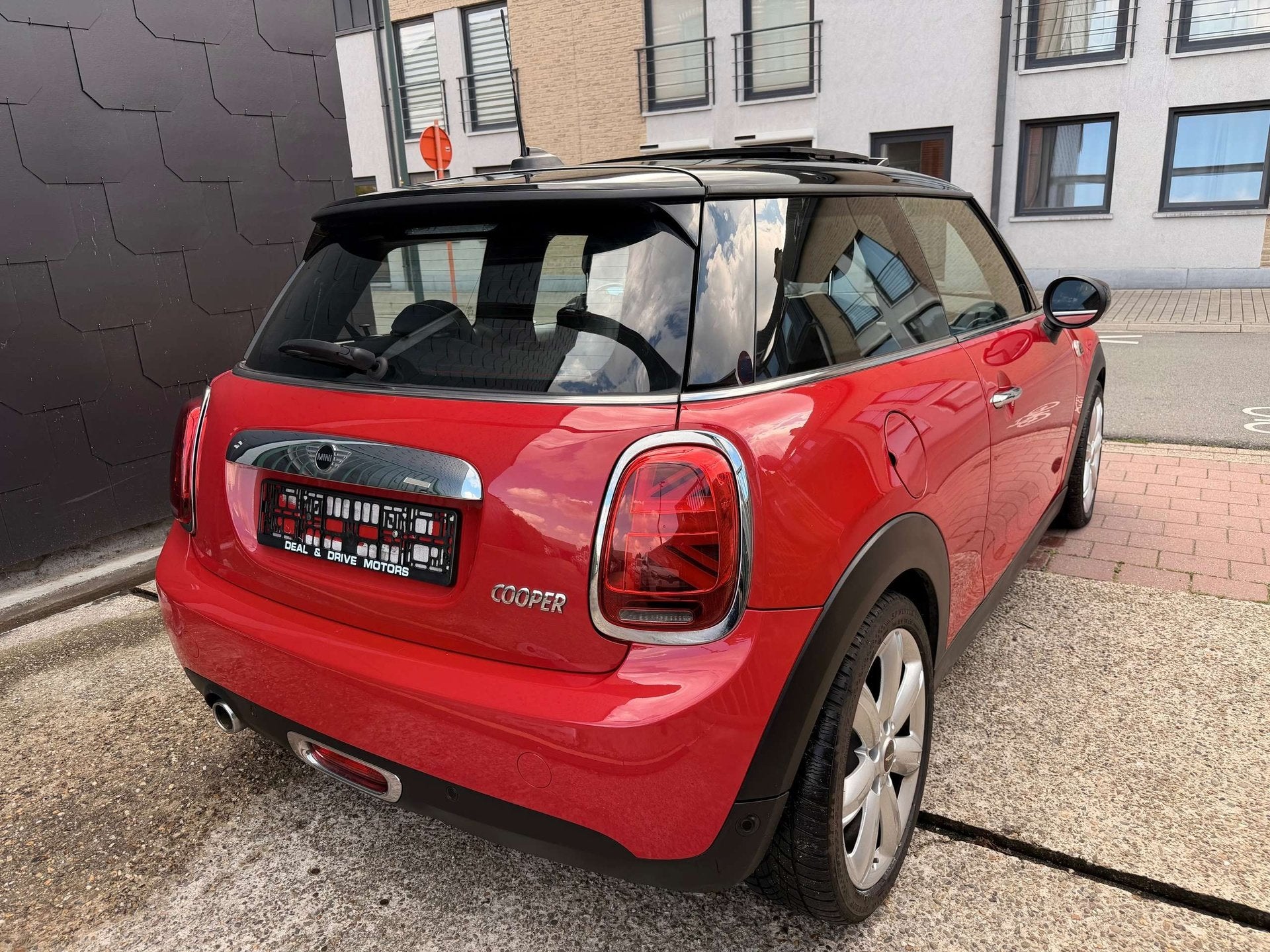 MINI Cooper 1.5 I AUTOMAAT | PANODAK | CRUISE | NAVI, Auto's, Mini, Stof, Gebruikt, Bedrijf, Berline