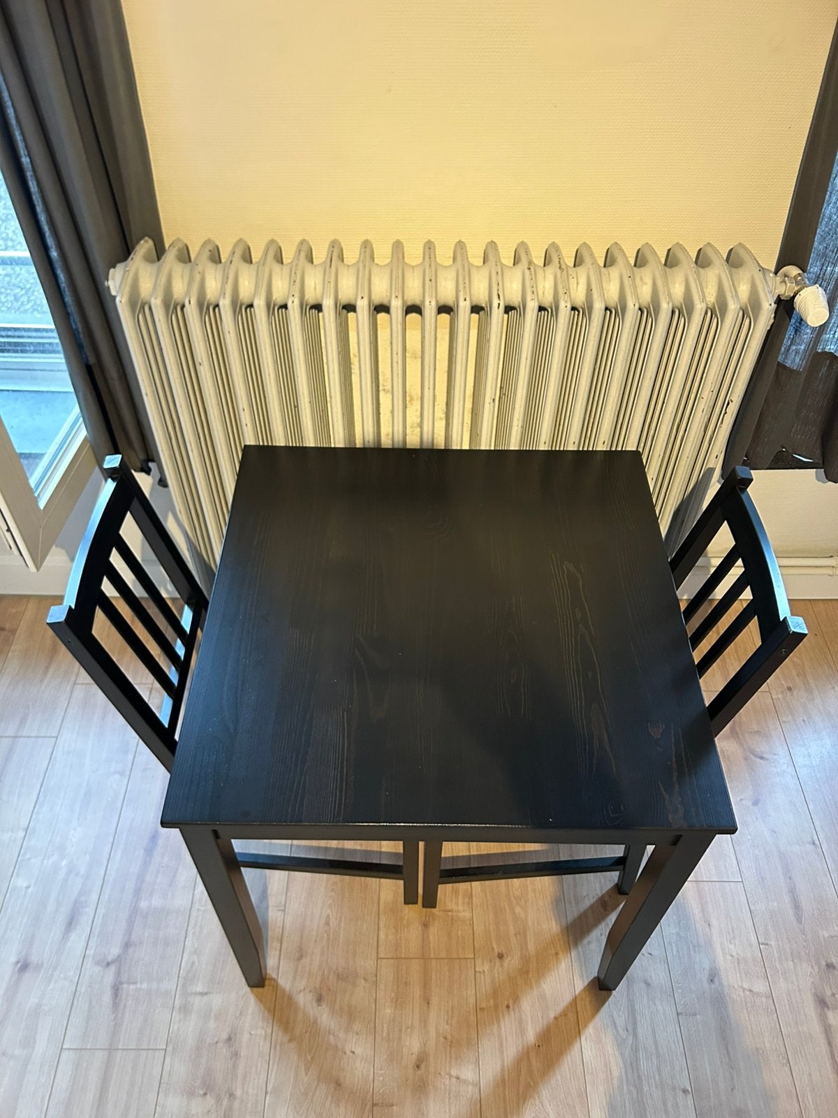 Zwart tafeltje met 2 stoelen, Ophalen, Zo goed als nieuw