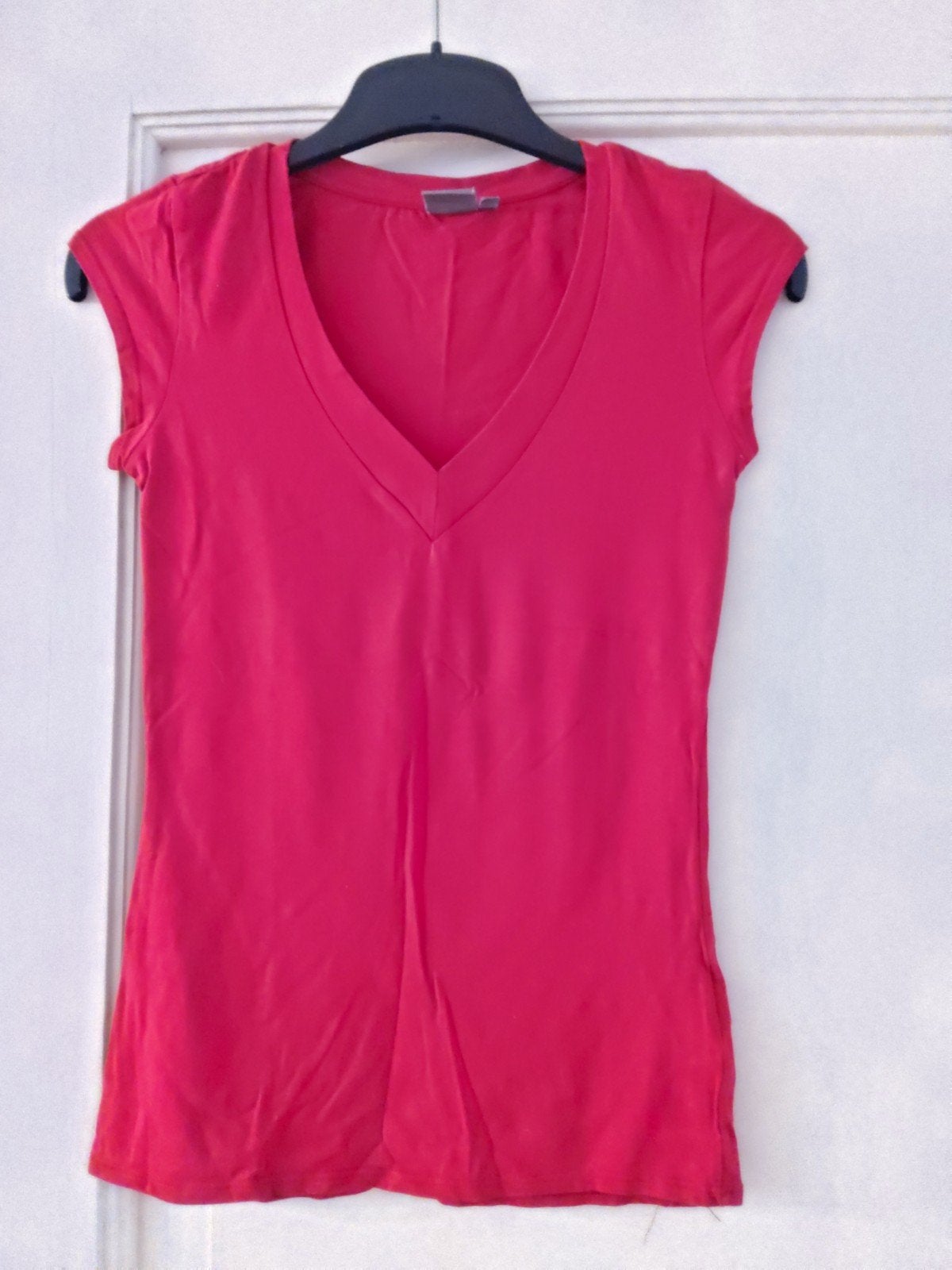 rode t shirt v hals,  WE fundamentals maaat xs, Kleding | Dames, T-shirts, WE, Ophalen of Verzenden, Zo goed als nieuw, Korte mouw