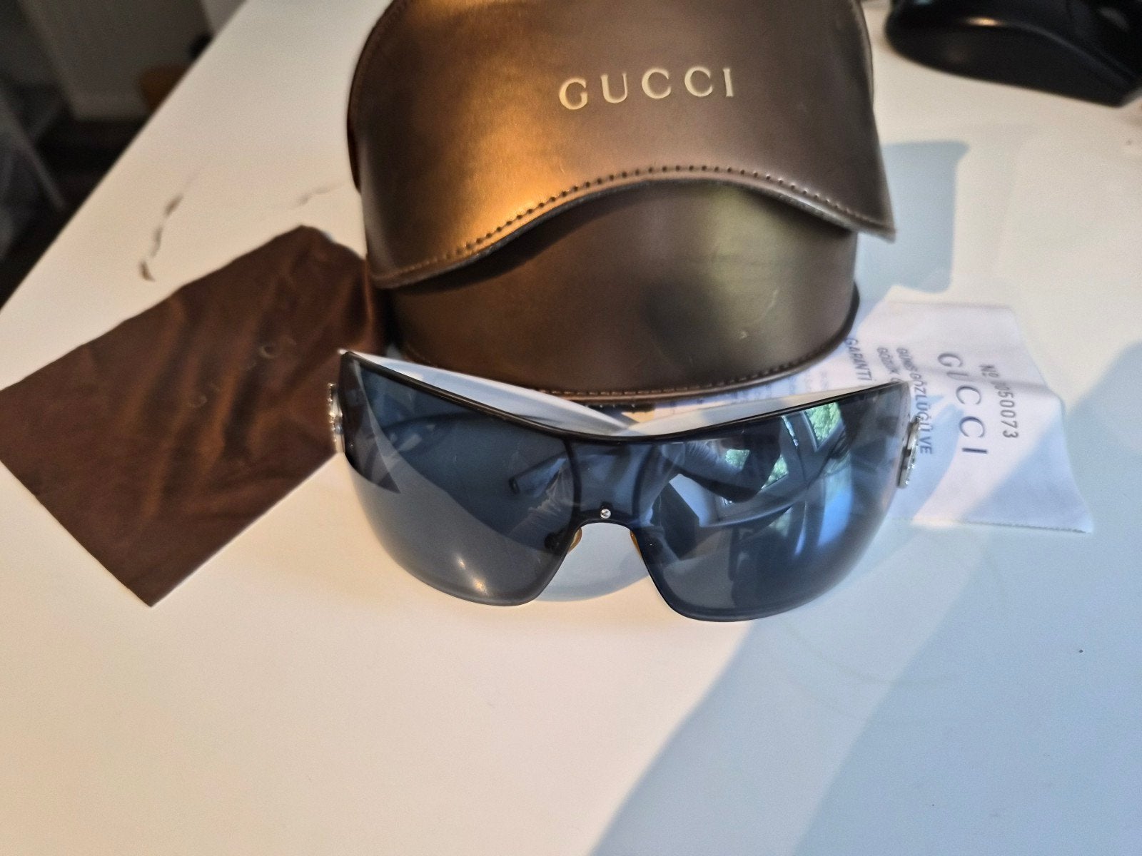 Gucci damesbril, Ophalen