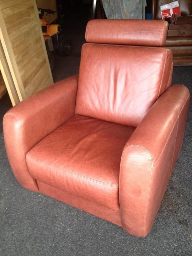 LEDEREN DESIGN FAUTEUIL LEREN ZETEL ROOD i.z.g.st. ARMSTOEL, Antiek en Kunst, Ophalen