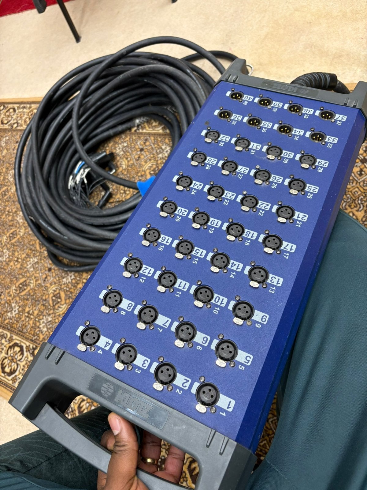 Stage boxe, Muziek en Instrumenten, Kabels en Stekkers, Zo goed als nieuw, Ophalen