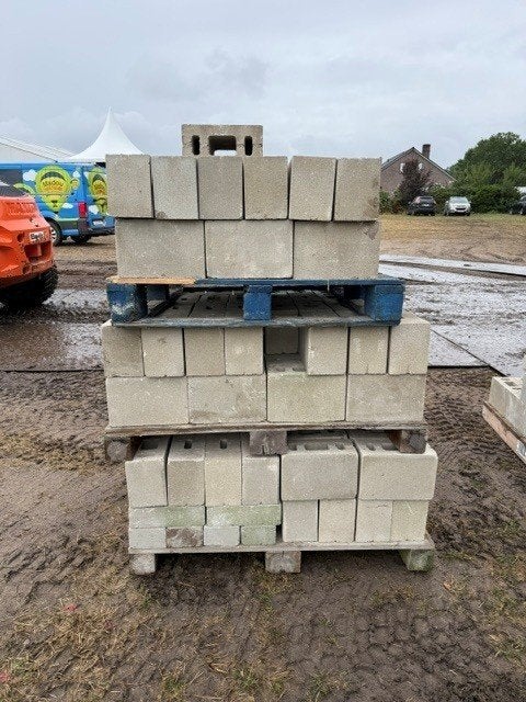 GRATIS – 6 paletten met stenen / klinkers, Ophalen, Gebruikt, Beton