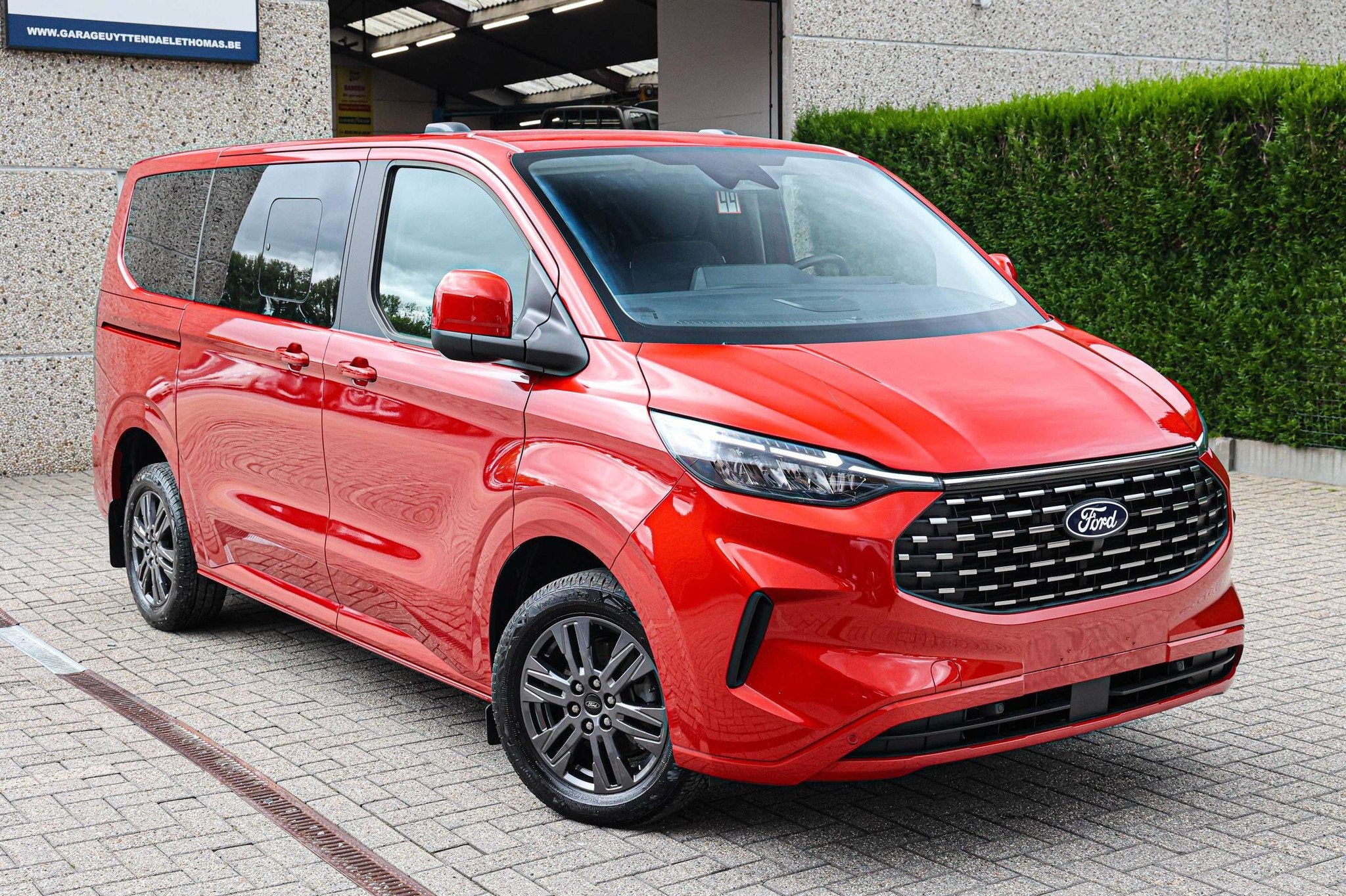 Ford Tourneo Custom 8-ZITPLAATSEN*SOUND-SYSTEEM-B&O*ACHTERUI, Autos, Ford, Rouge, Achat, 110 kW, Entreprise