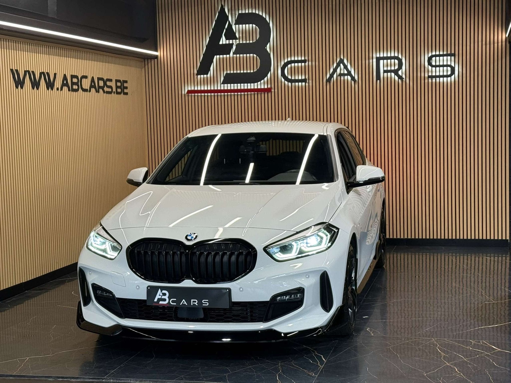 BMW 1 Serie 118 IA PACK M PERFORMANCE * GARANTIE 12 MOIS * 1, Autos, BMW, 100 kW, https://public.car-pass.be/vhr/23ebcdba-b873-43b2-bfcd-8f02198bccb3