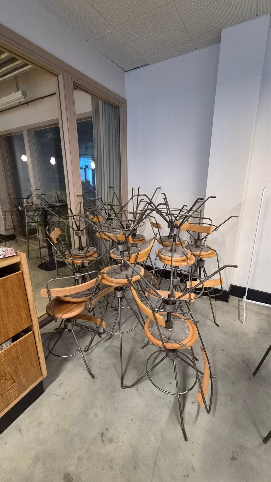 Set van 20 stoelen, Ophalen